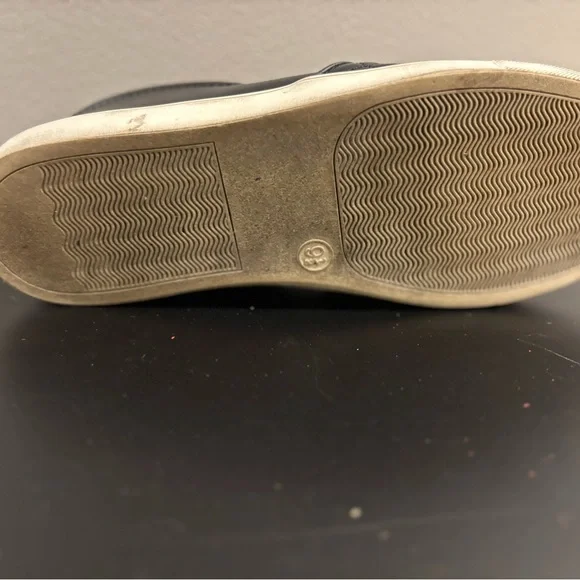 Black Quilted Slip-On Shoes - Picture 6 of 8